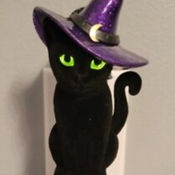 BATH & BODY WORKS WITCH CAT HALLOWEEN NIGHTLIGHT PLUG + VAMPIRE BLOOD WALLFLOWER - Picture 2 of 4
